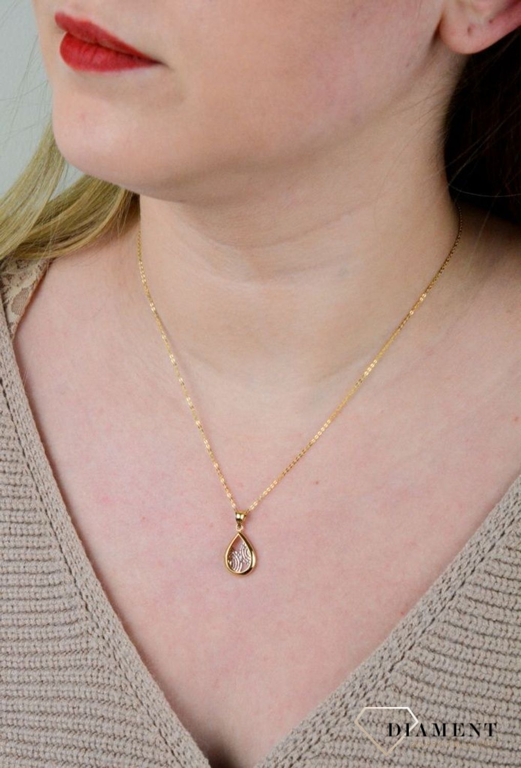 Złota zawieszka 585 łezka z białym zdobieniem ZA 3944 585.jpg